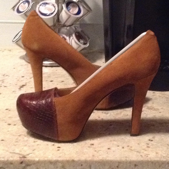 Jessica Simpson Shoes - Jessica Simpson platform pumps